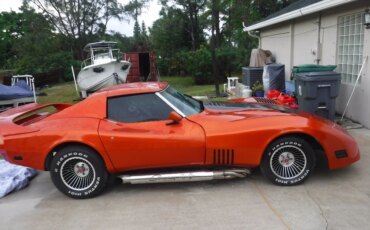 Chevrolet-Corvette-stingray-1976-Orange-Black