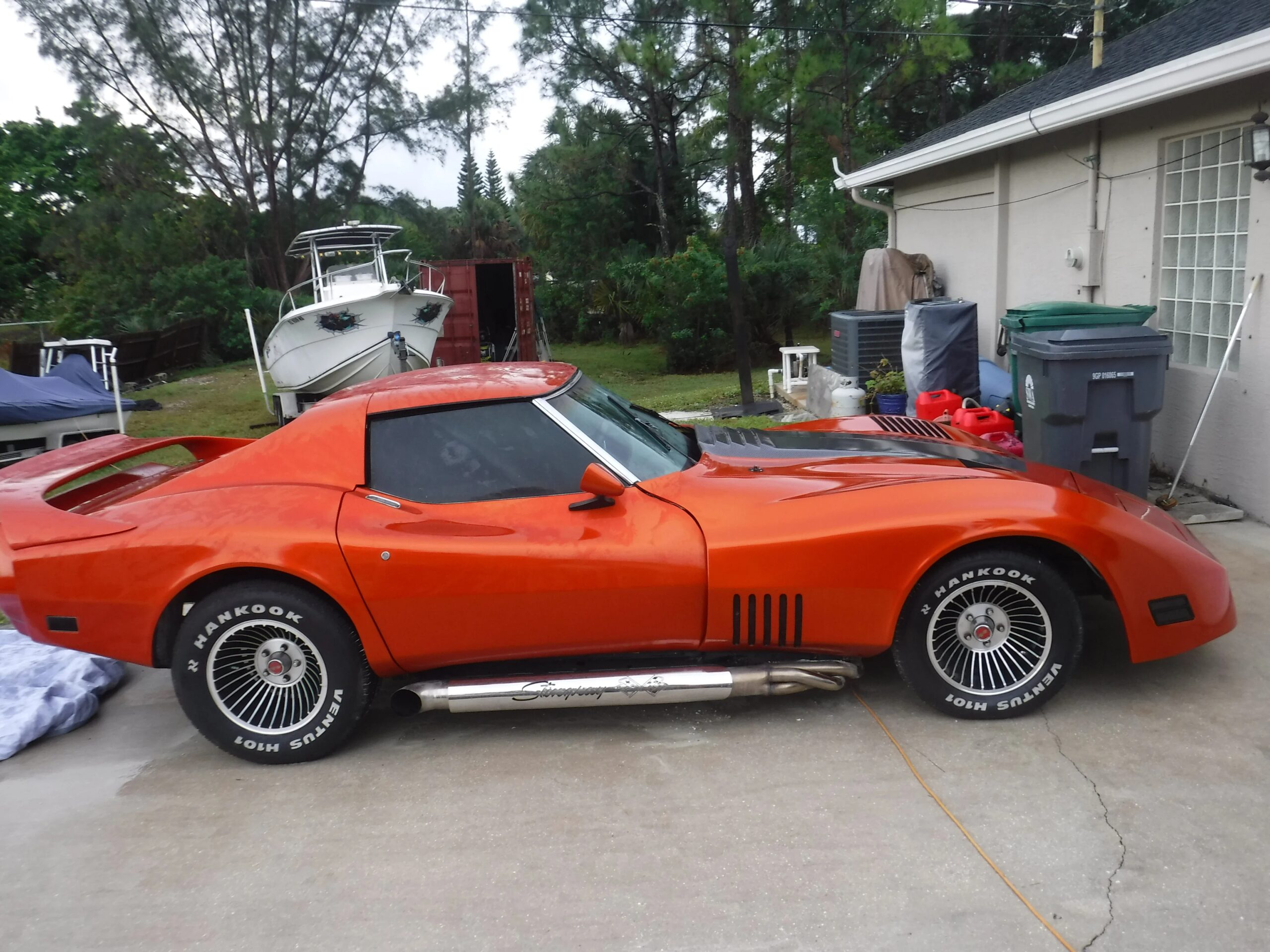 Chevrolet-Corvette-stingray-1976-Orange-Black
