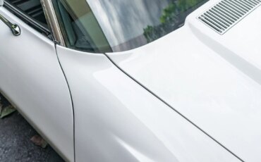 Chevrolet-Corvette-stingray-1976-White-Black-1