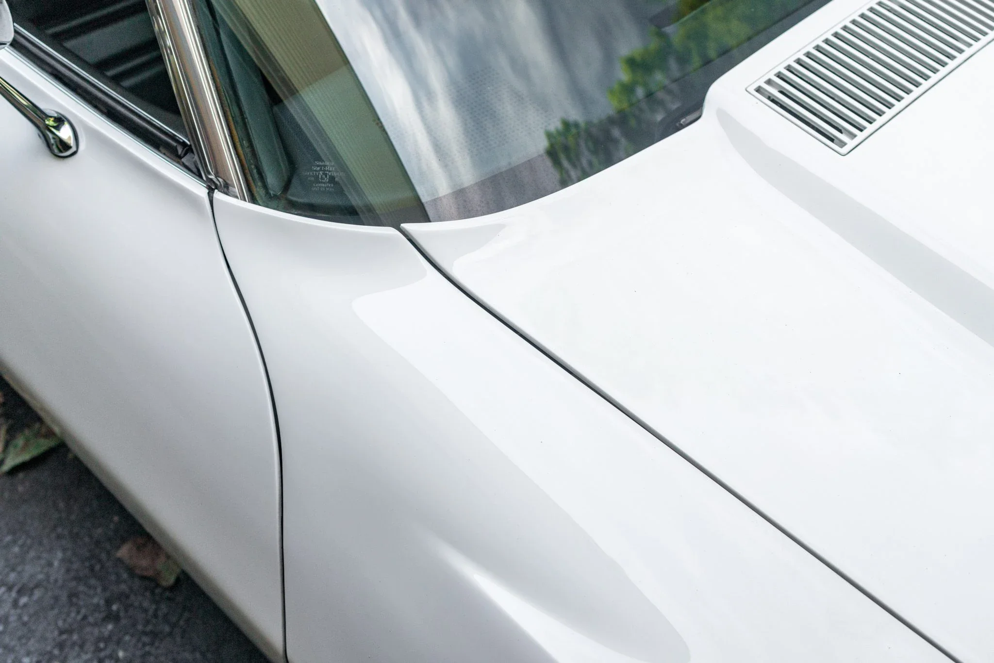 Chevrolet-Corvette-stingray-1976-White-Black-1