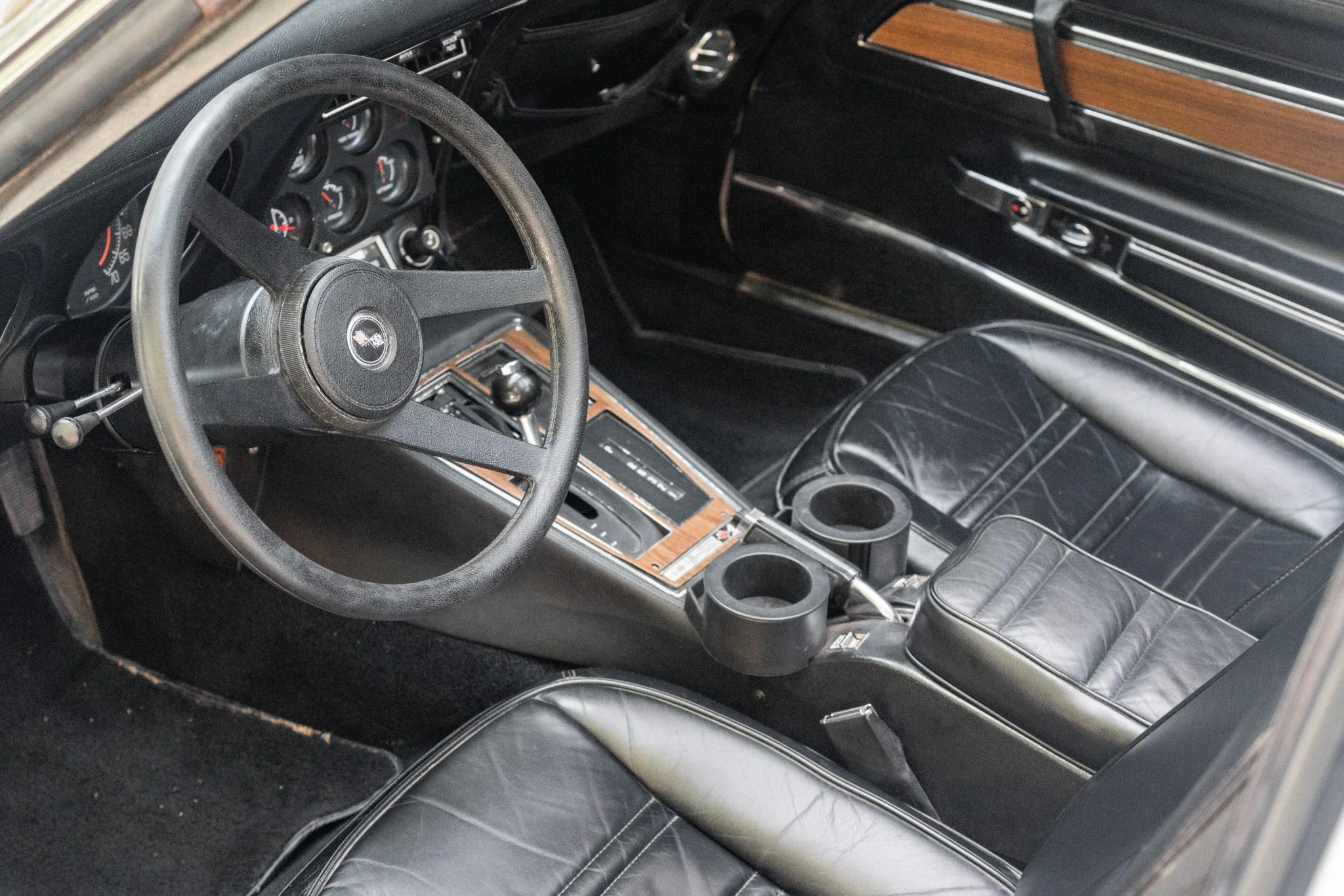 Chevrolet-Corvette-stingray-1976-White-Black-26