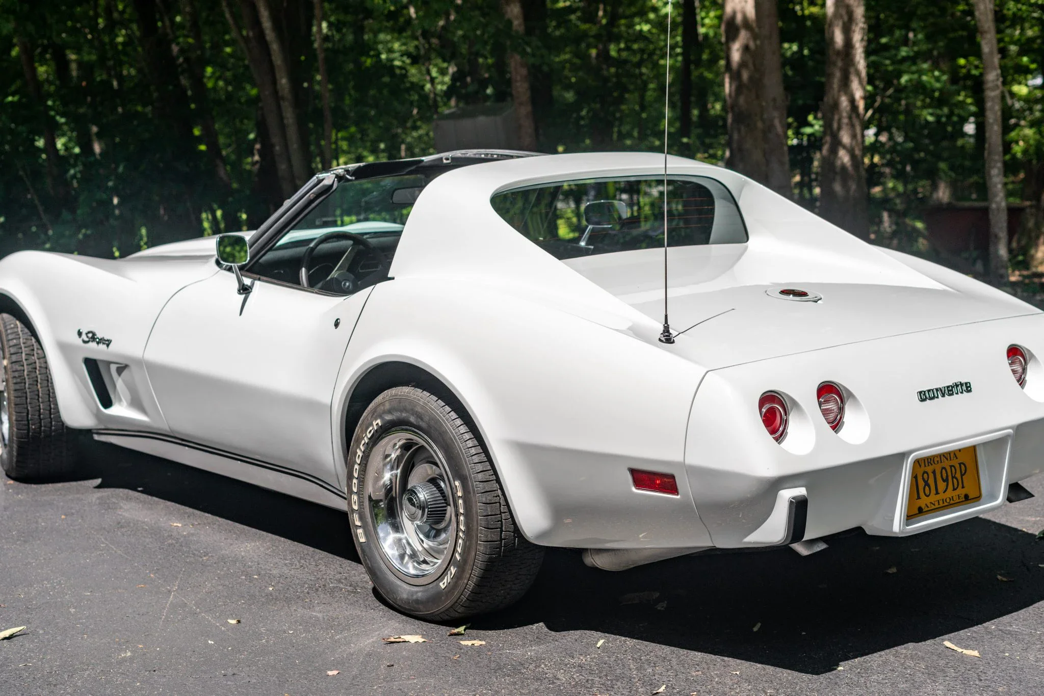 Chevrolet-Corvette-stingray-1976-White-Black-32
