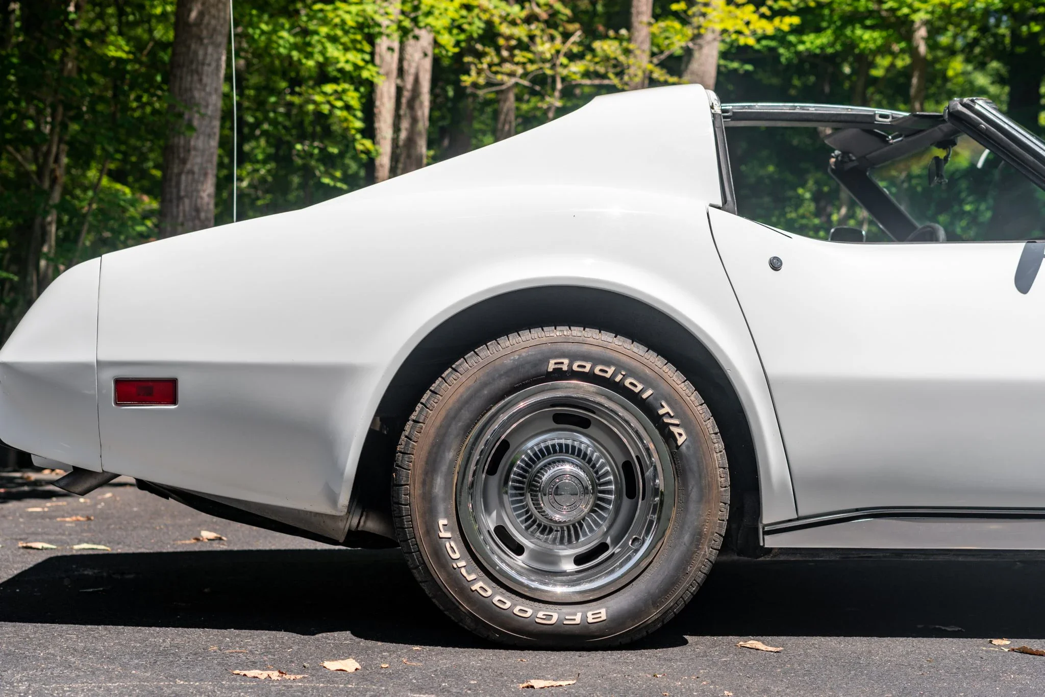 Chevrolet-Corvette-stingray-1976-White-Black-8