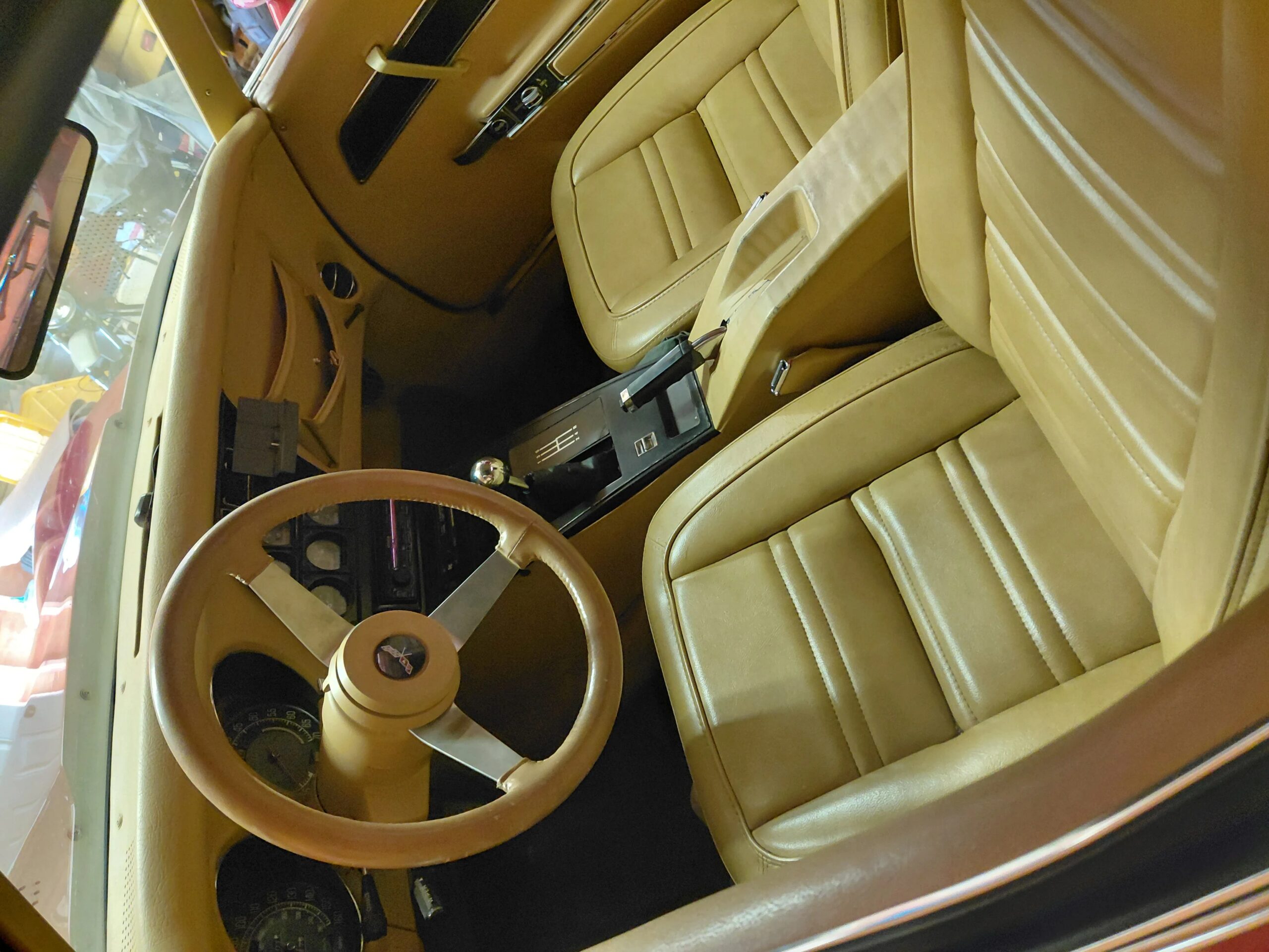 Chevrolet-Corvette-stingray-1977-Red-Tan-2