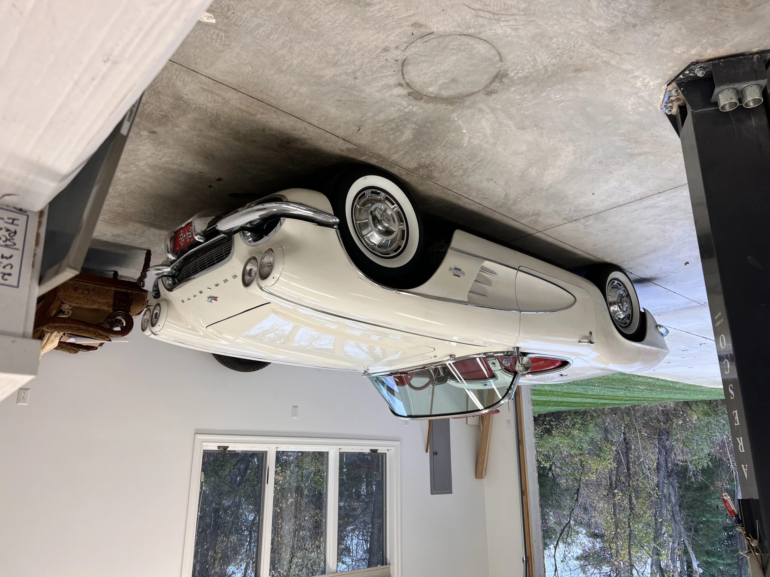 Chevrolet-Corvette-stingray-convertible-1961-White-Red-1