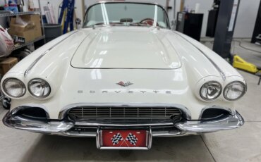 Chevrolet-Corvette-stingray-convertible-1961-White-Red