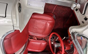 Chevrolet-Corvette-stingray-convertible-1961-White-Red-6