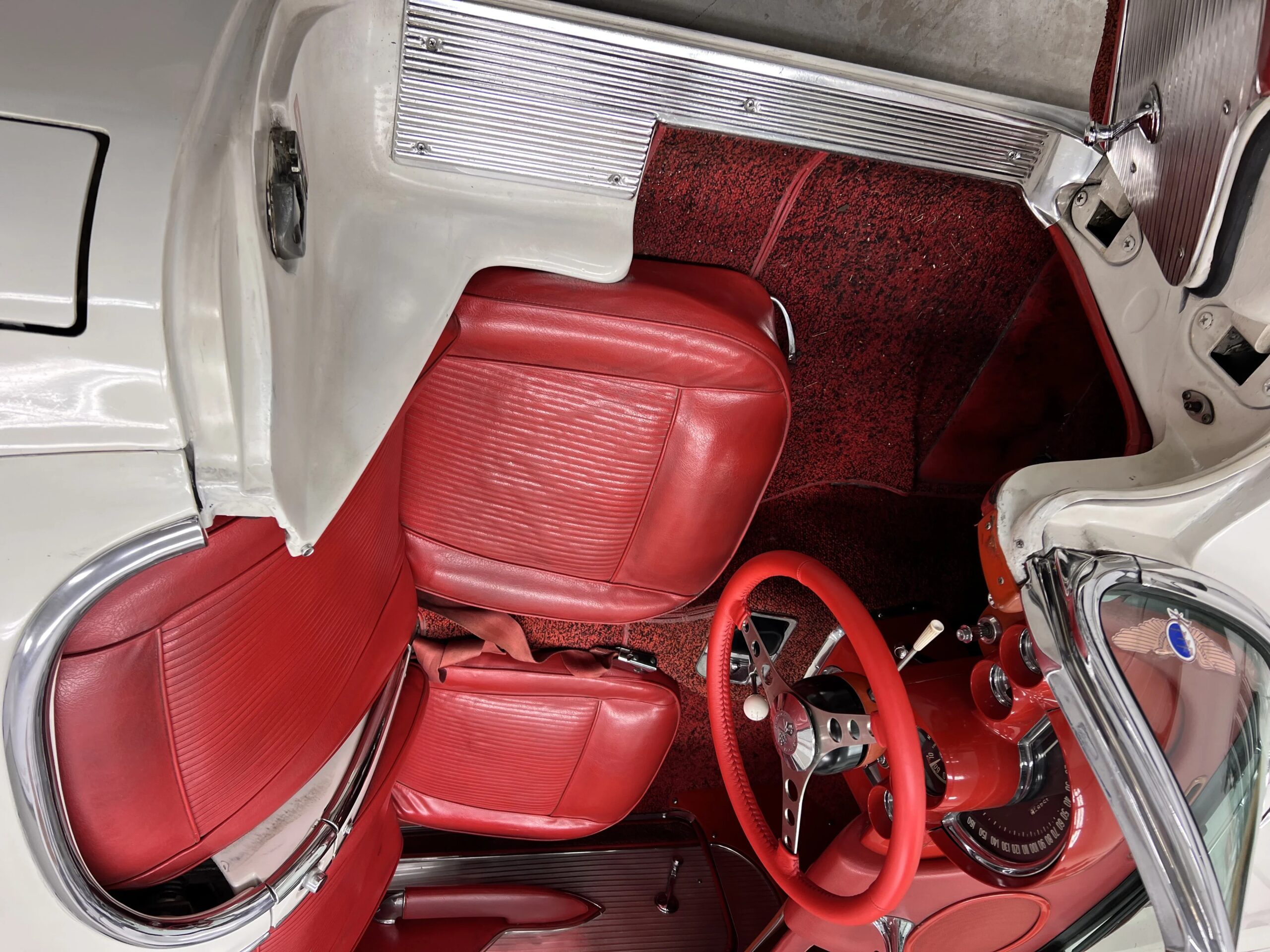 Chevrolet-Corvette-stingray-convertible-1961-White-Red-6