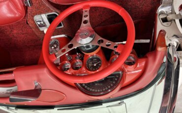 Chevrolet-Corvette-stingray-convertible-1961-White-Red-7