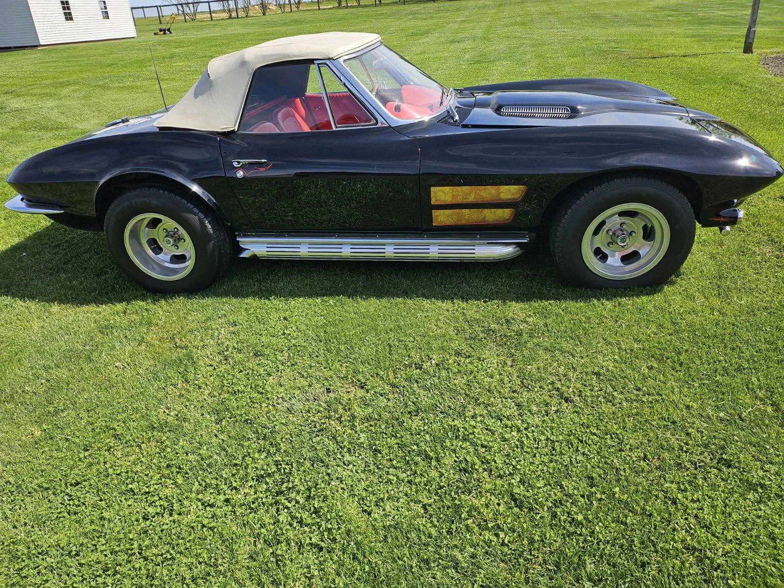 Chevrolet-Corvette-stingray-convertible-1964-Black-Red-1