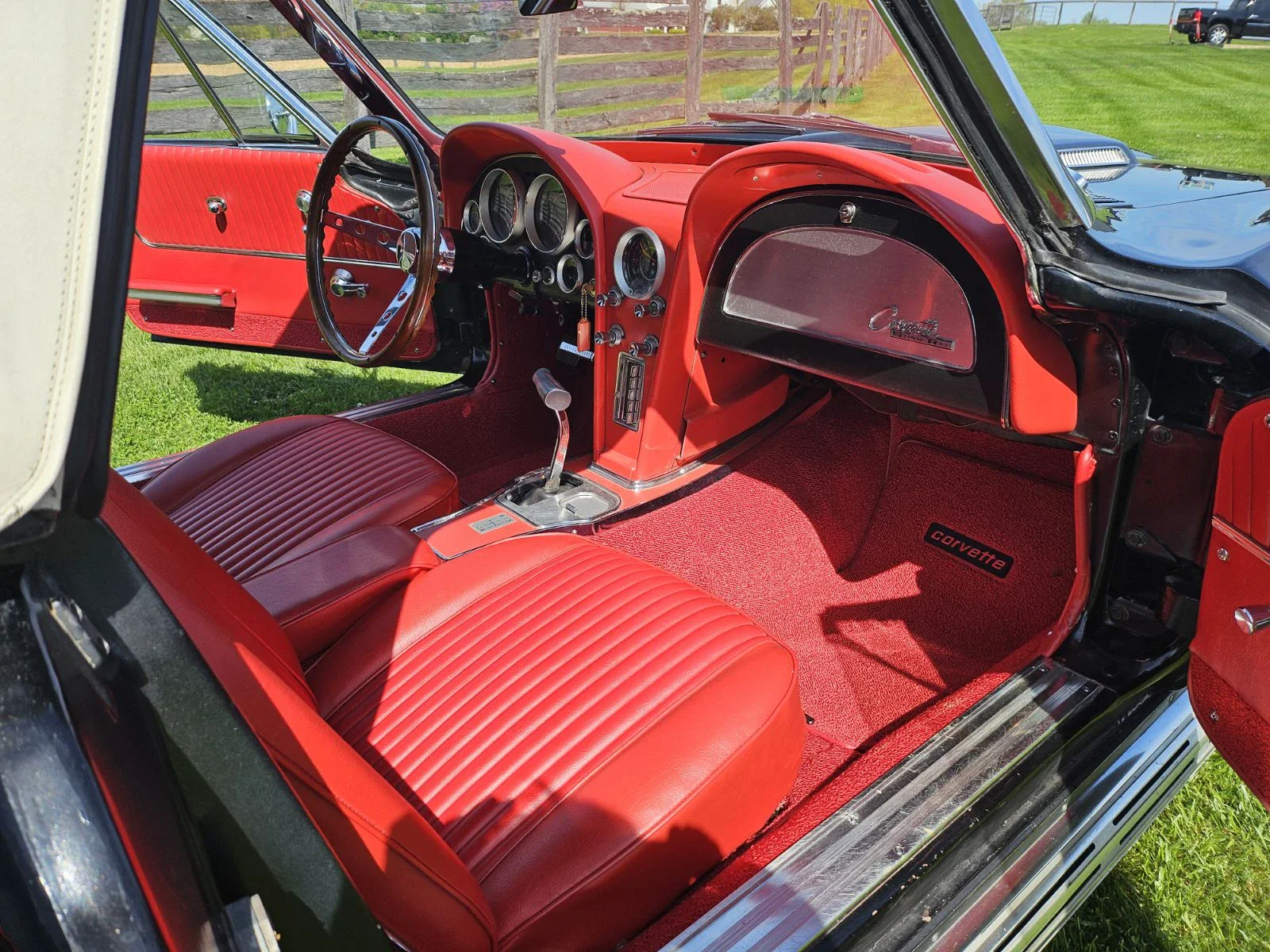 Chevrolet-Corvette-stingray-convertible-1964-Black-Red-12