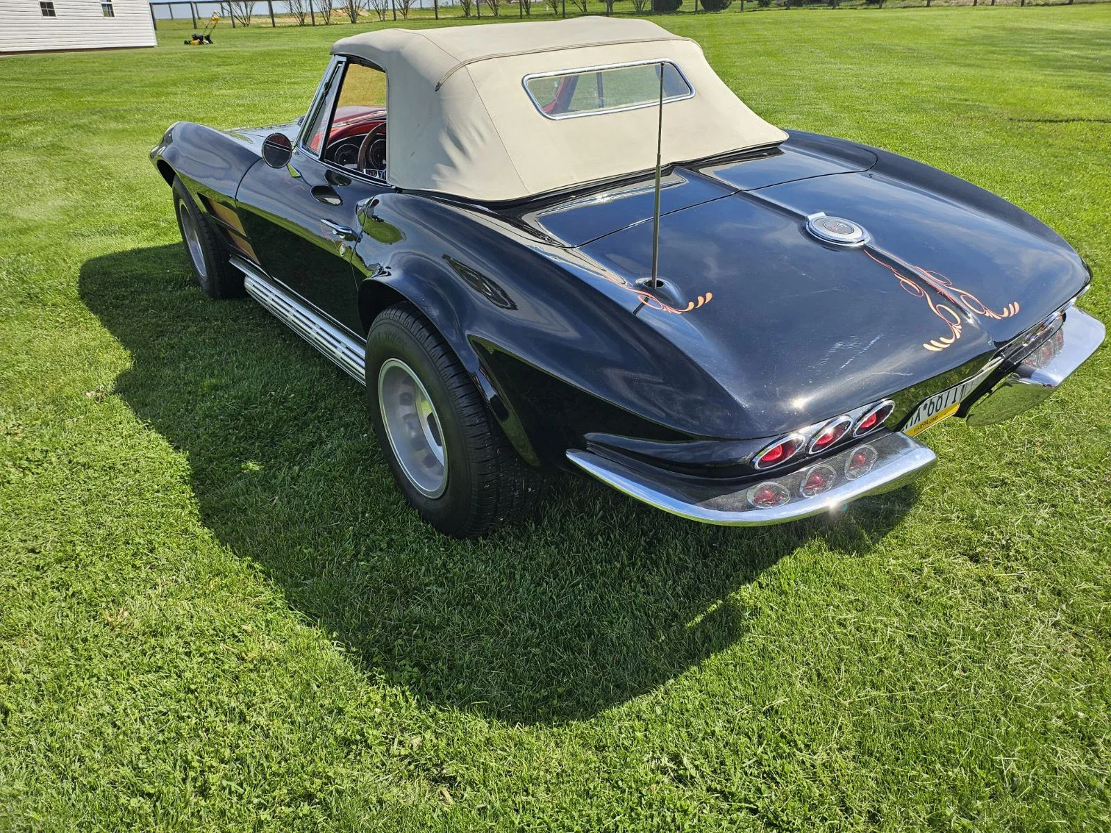 Chevrolet-Corvette-stingray-convertible-1964-Black-Red-3