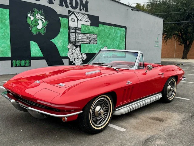Chevrolet-Corvette-stingray-convertible-1966-Red-Red