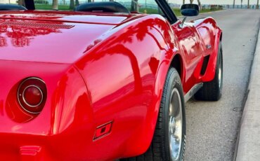 Chevrolet-Corvette-stingray-convertible-1975-Red-Black-1