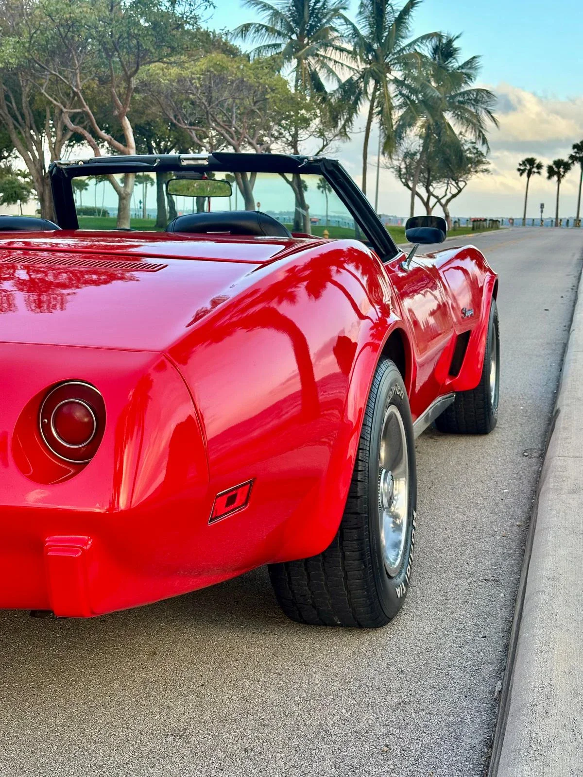 Chevrolet-Corvette-stingray-convertible-1975-Red-Black-1
