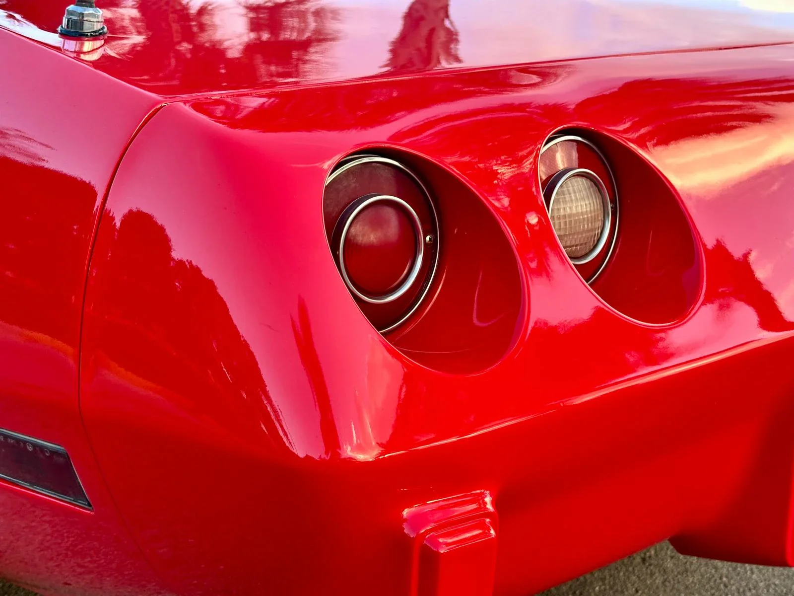 Chevrolet-Corvette-stingray-convertible-1975-Red-Black-12