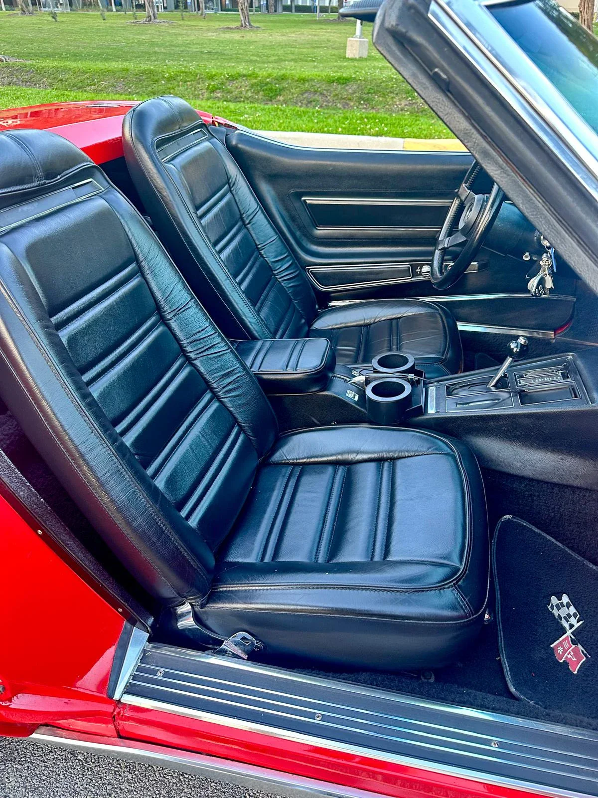 Chevrolet-Corvette-stingray-convertible-1975-Red-Black-21