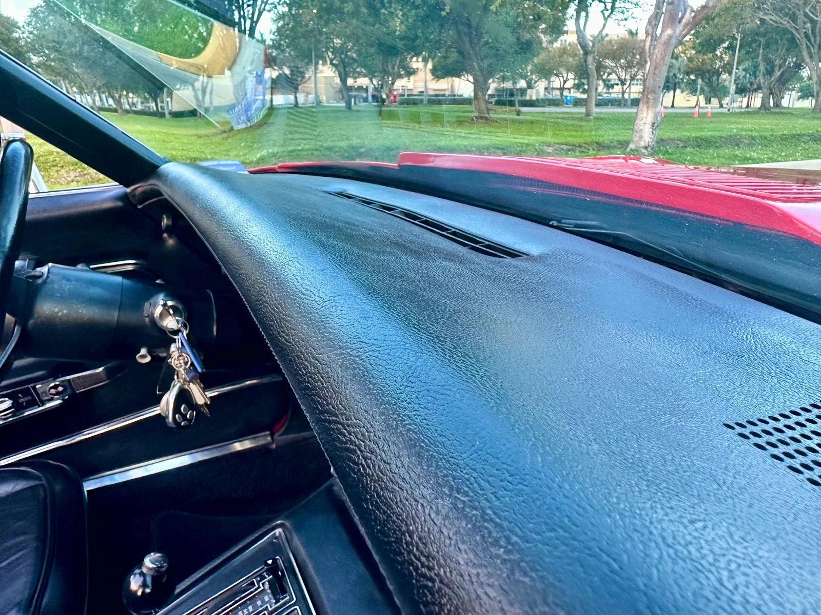 Chevrolet-Corvette-stingray-convertible-1975-Red-Black-22