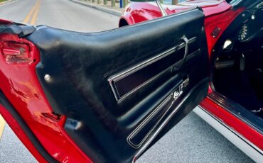 Chevrolet-Corvette-stingray-convertible-1975-Red-Black-23