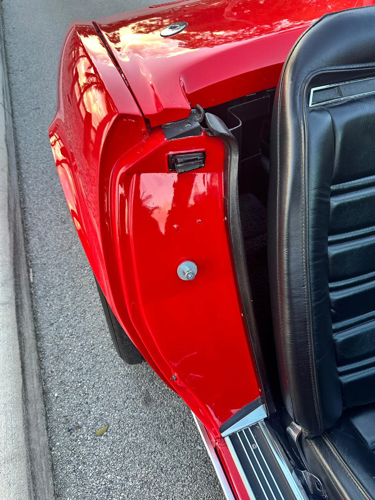 Chevrolet-Corvette-stingray-convertible-1975-Red-Black-26