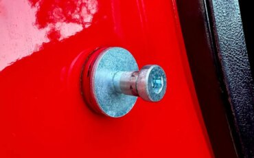 Chevrolet-Corvette-stingray-convertible-1975-Red-Black-3