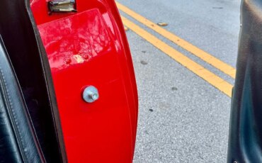 Chevrolet-Corvette-stingray-convertible-1975-Red-Black-30