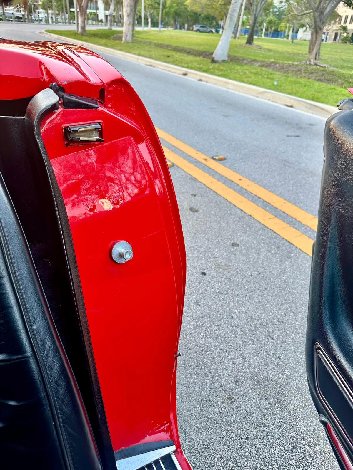 Chevrolet-Corvette-stingray-convertible-1975-Red-Black-30