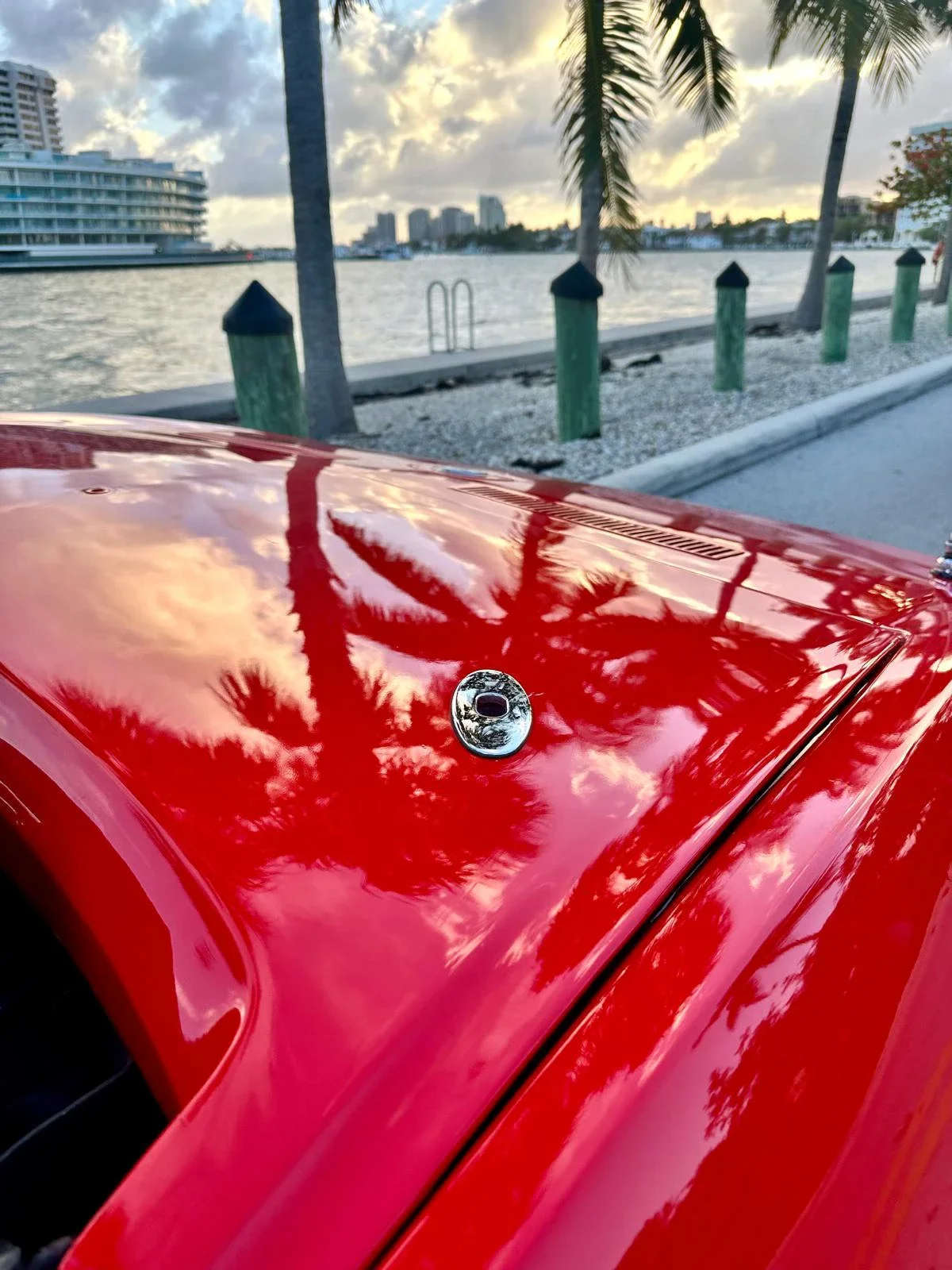 Chevrolet-Corvette-stingray-convertible-1975-Red-Black-32