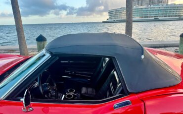 Chevrolet-Corvette-stingray-convertible-1975-Red-Black-33