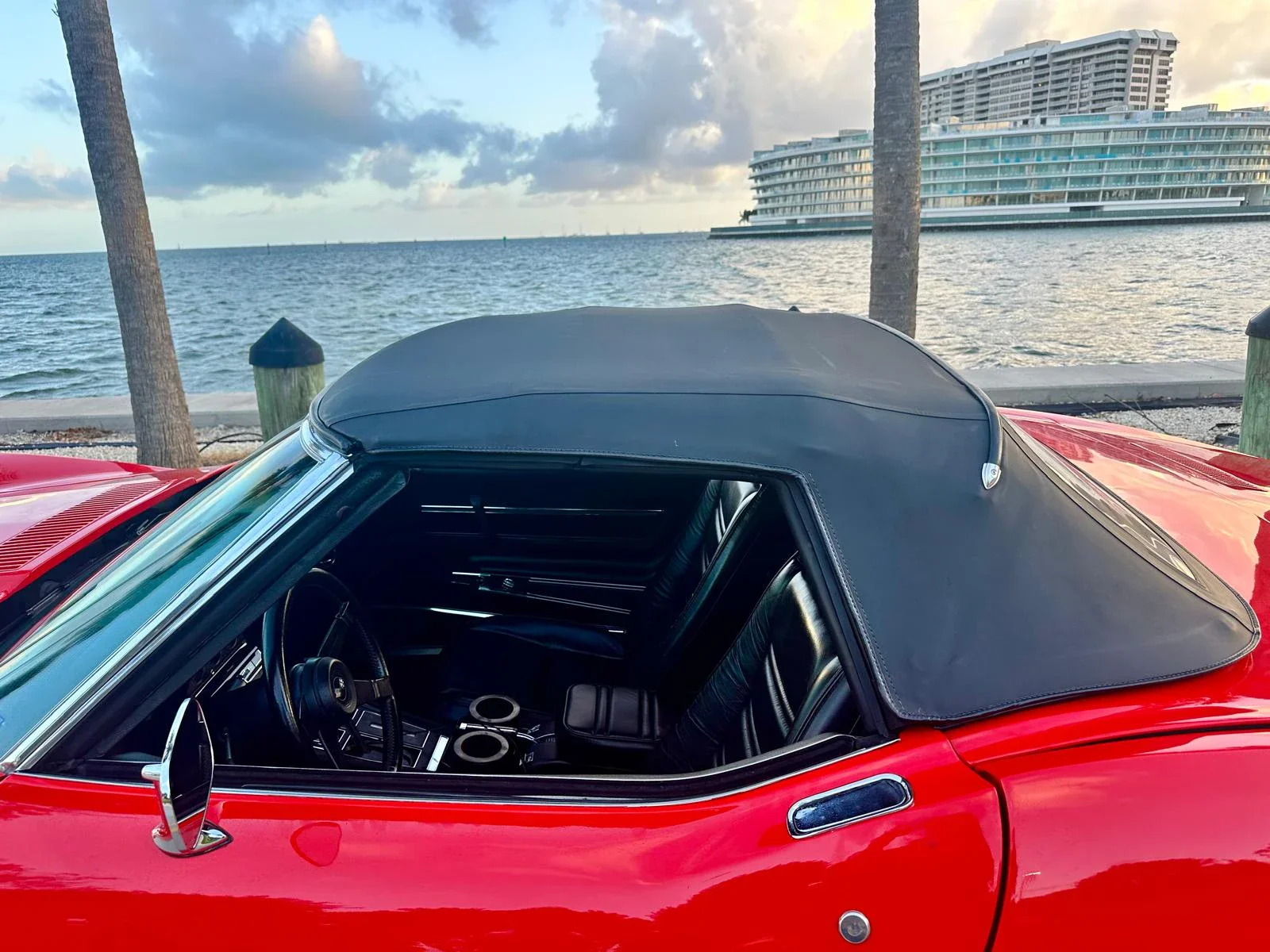 Chevrolet-Corvette-stingray-convertible-1975-Red-Black-33