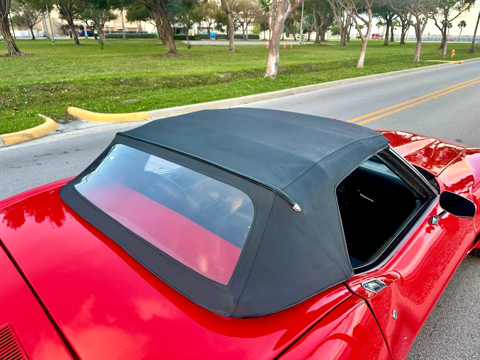 Chevrolet-Corvette-stingray-convertible-1975-Red-Black-35