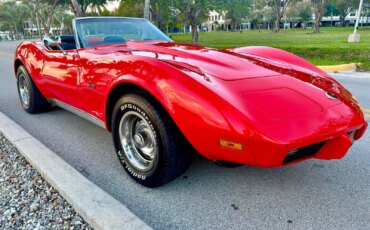 Chevrolet-Corvette-stingray-convertible-1975-Red-Black
