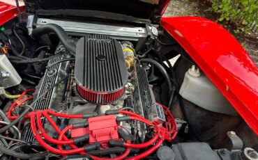 Chevrolet-Corvette-stingray-convertible-1975-Red-Black-4