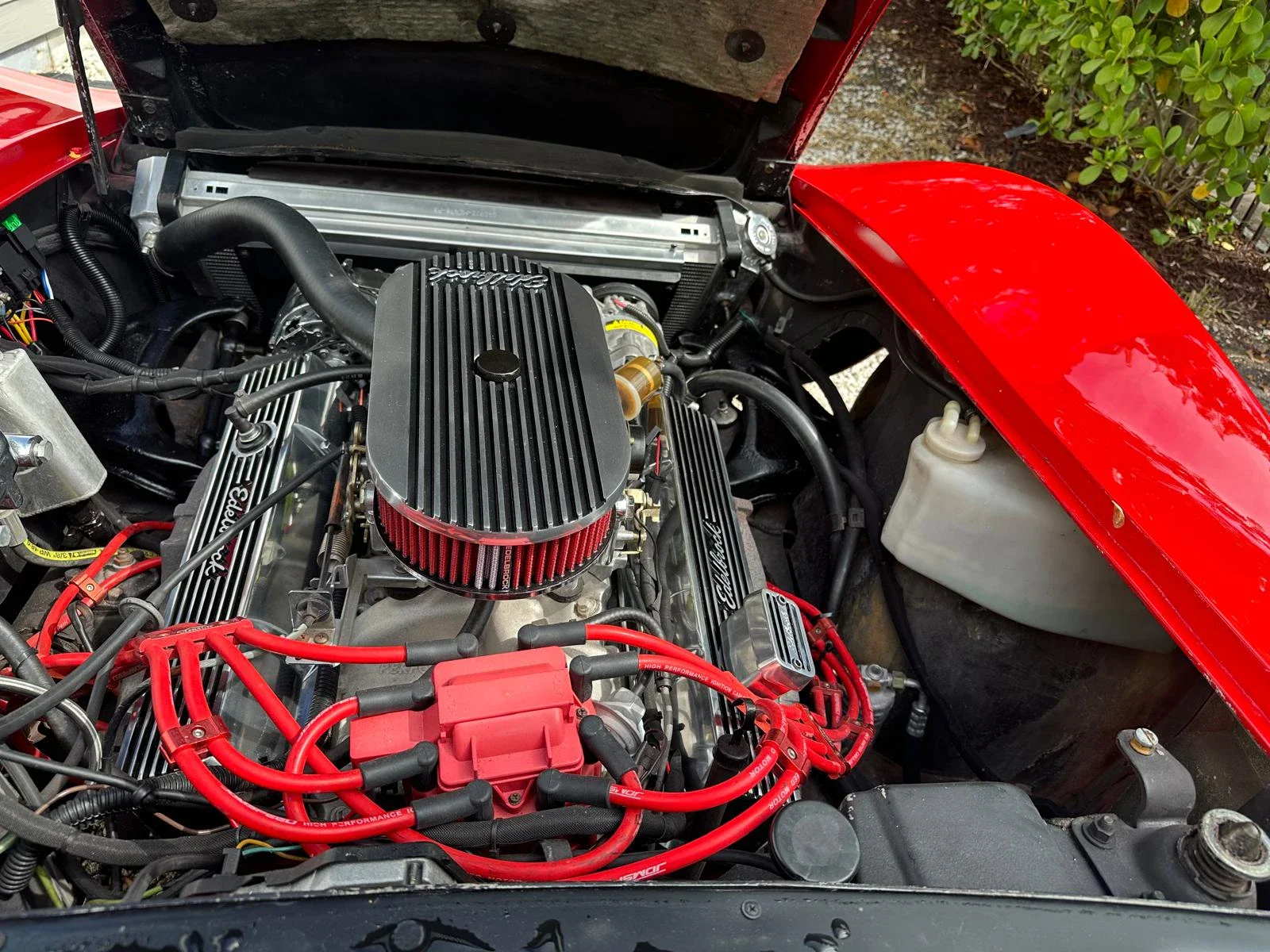 Chevrolet-Corvette-stingray-convertible-1975-Red-Black-4