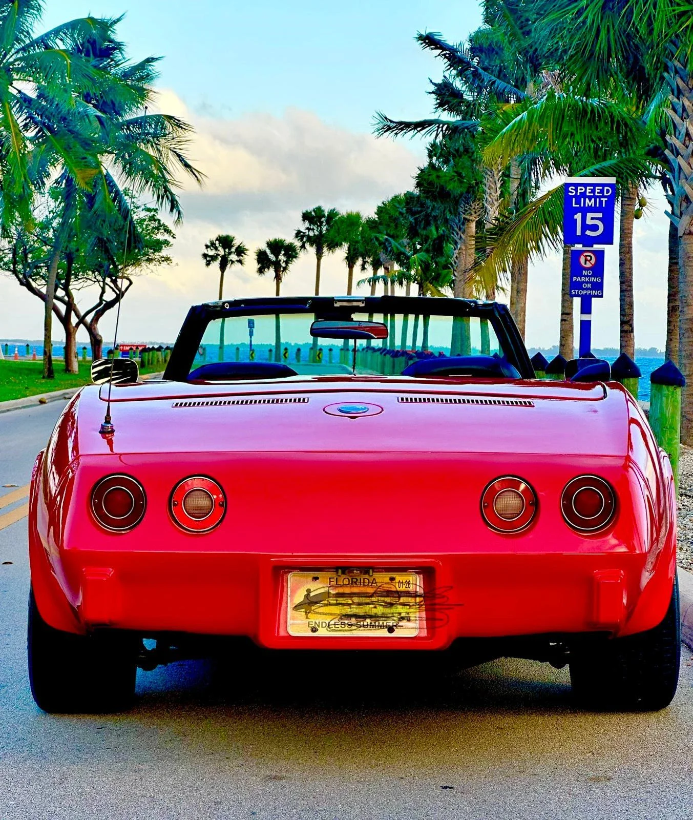 Chevrolet-Corvette-stingray-convertible-1975-Red-Black-44