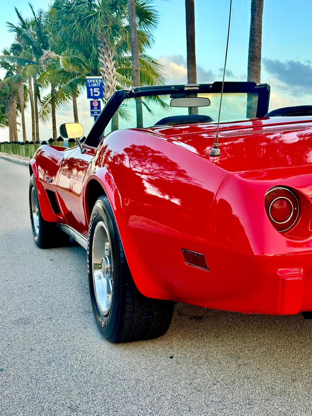 Chevrolet-Corvette-stingray-convertible-1975-Red-Black-45