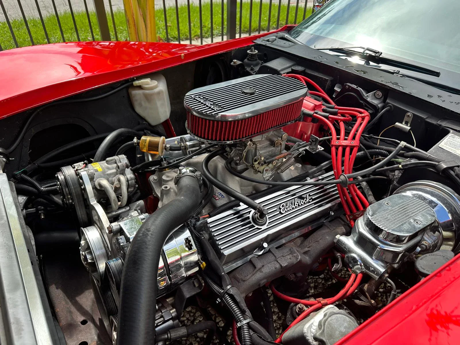 Chevrolet-Corvette-stingray-convertible-1975-Red-Black-49