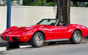 Chevrolet-Corvette-stingray-convertible-1975-Red-Black-6