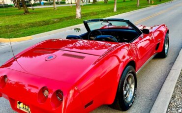 Chevrolet-Corvette-stingray-convertible-1975-Red-Black-8