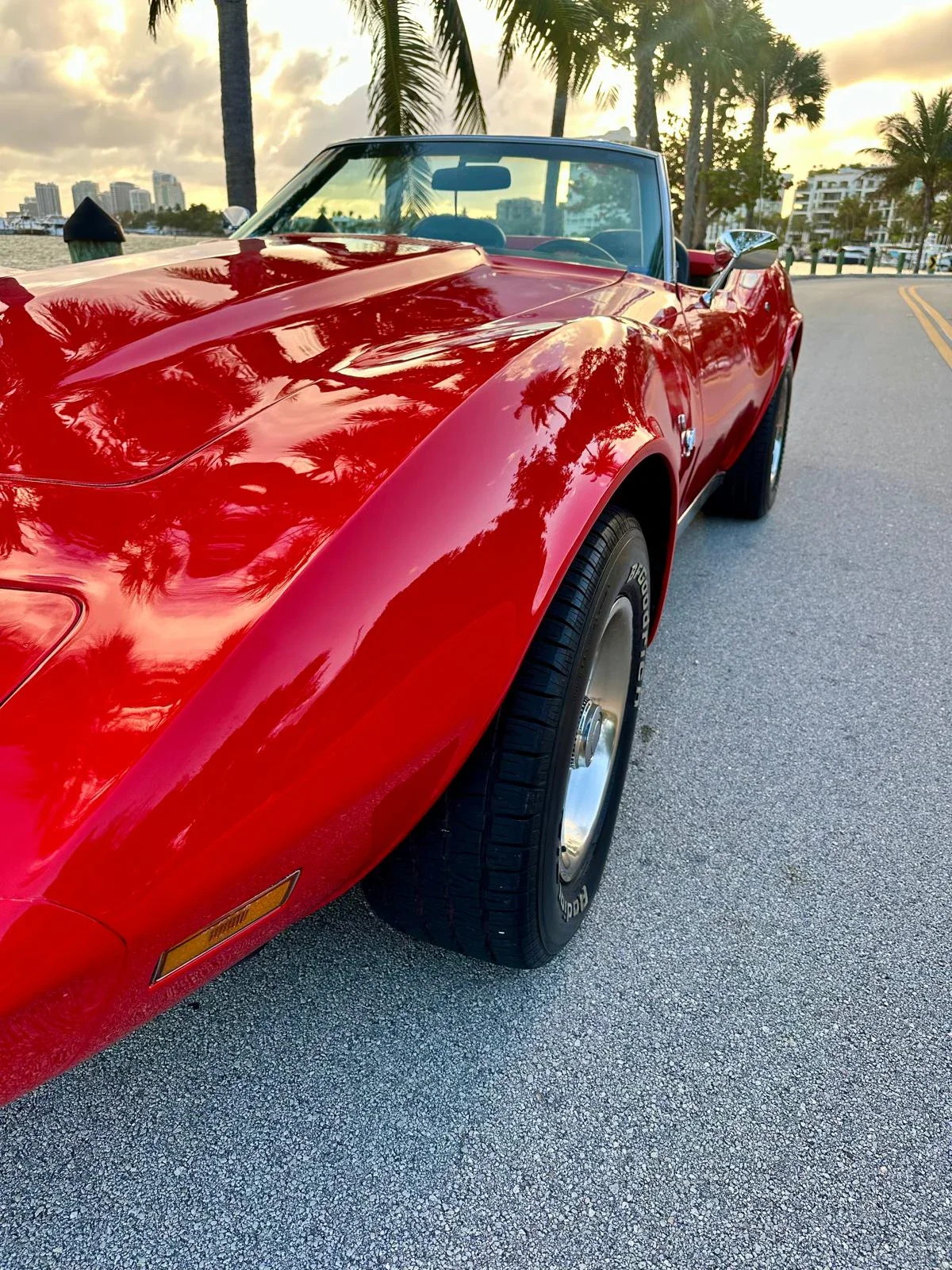 Chevrolet-Corvette-stingray-convertible-1975-Red-Black-9