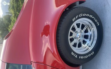 Chevrolet-Corvette-stingray-coupe-w-1lt-1972-Red-Beige-3