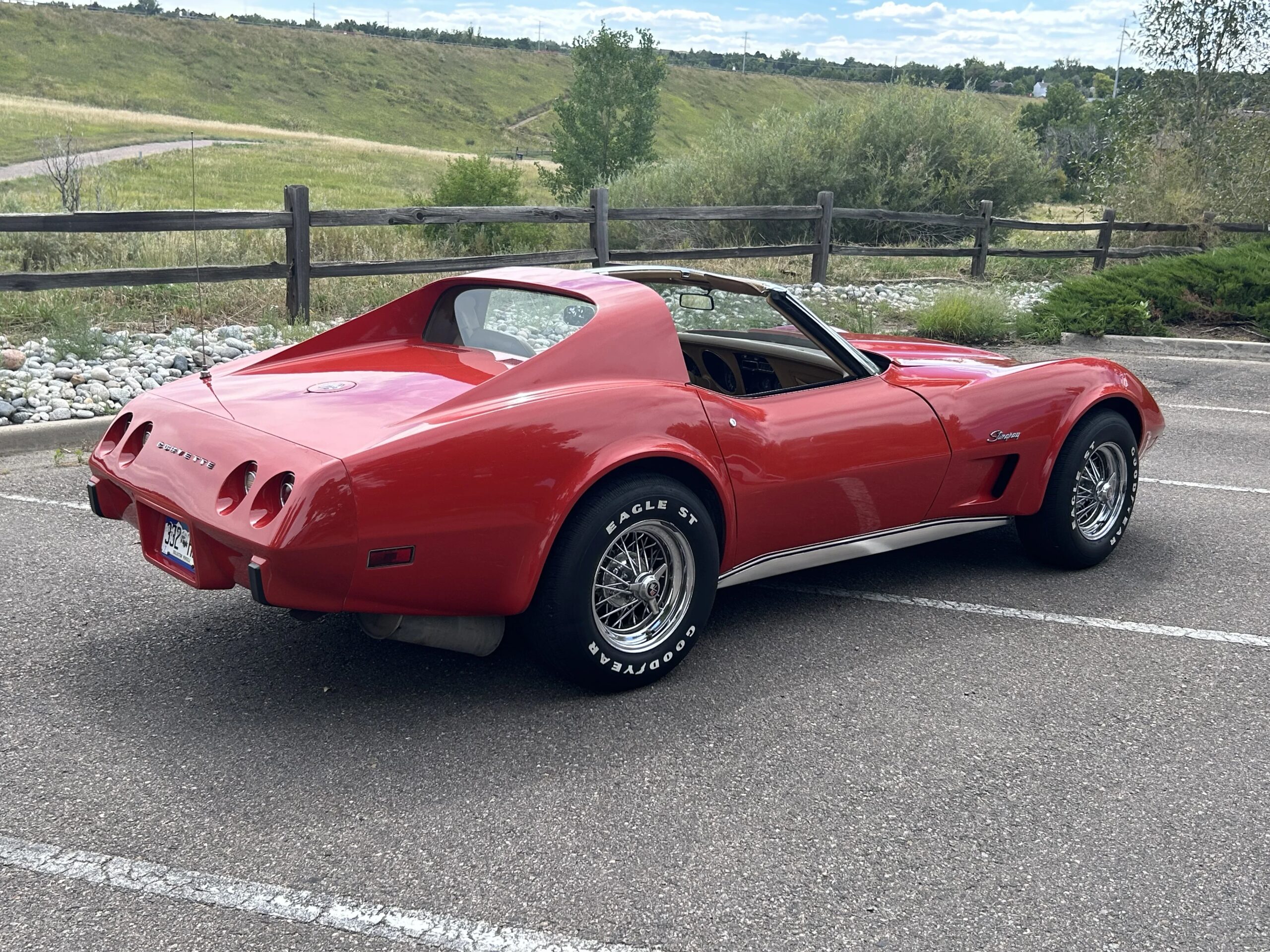Chevrolet-Corvette-stingray-coupe-w-1lt-1975-Red-Tan-1