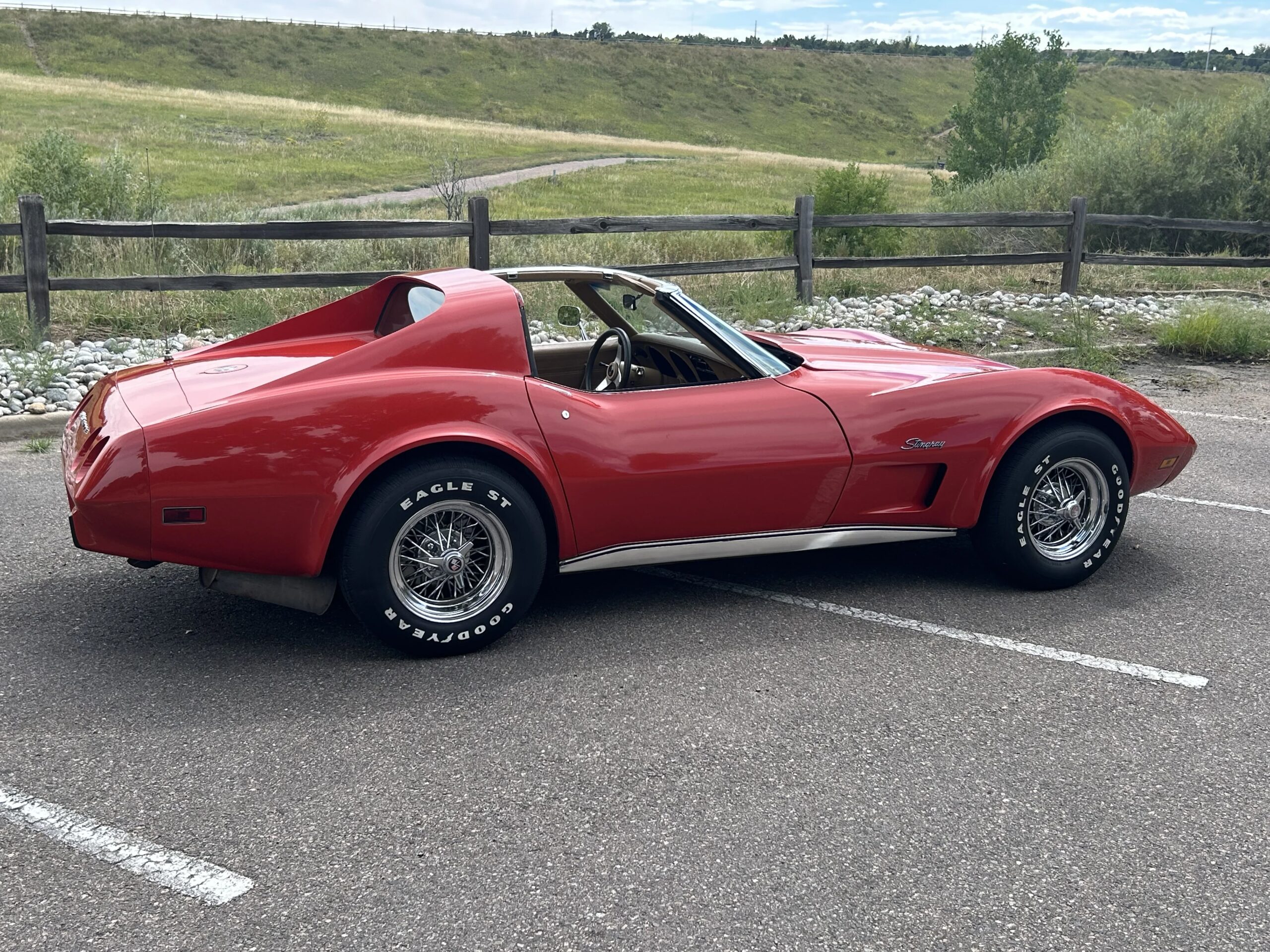Chevrolet-Corvette-stingray-coupe-w-1lt-1975-Red-Tan-5