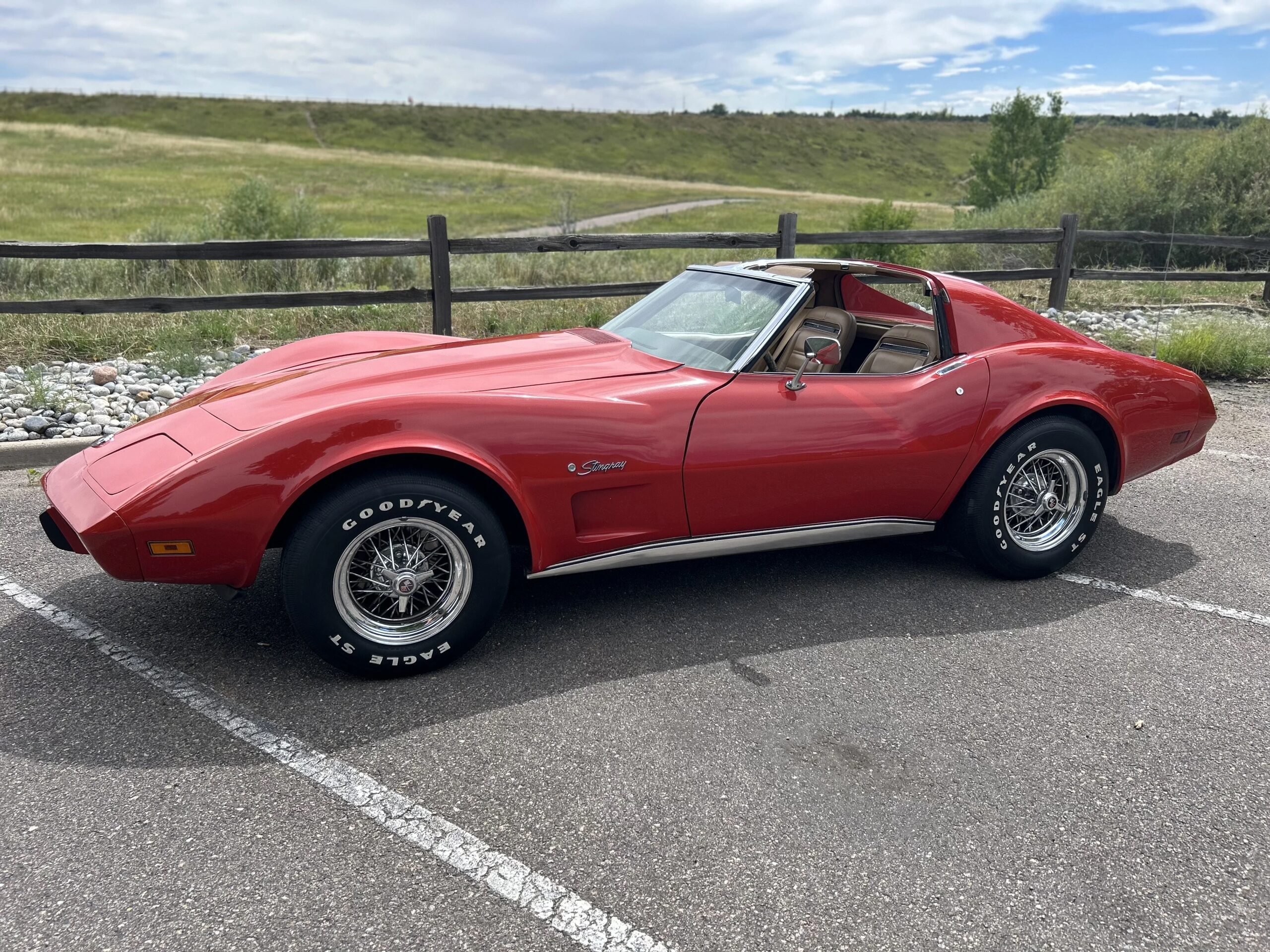 Chevrolet-Corvette-stingray-coupe-w-1lt-1975-Red-Tan-8