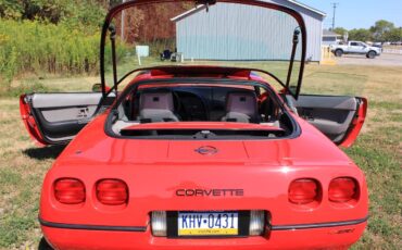 Chevrolet-Corvette-zr1-1990-Red-GrayBlack-19