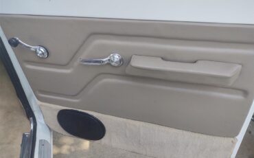 Chevrolet-Custom-10-1972-BRIGHT-WHITE-TAN-LEATHER-2