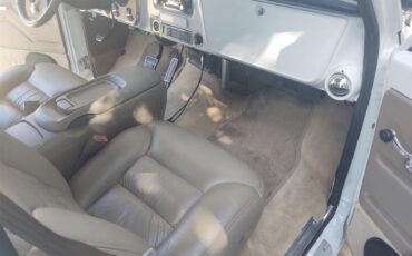 Chevrolet-Custom-10-1972-BRIGHT-WHITE-TAN-LEATHER-3