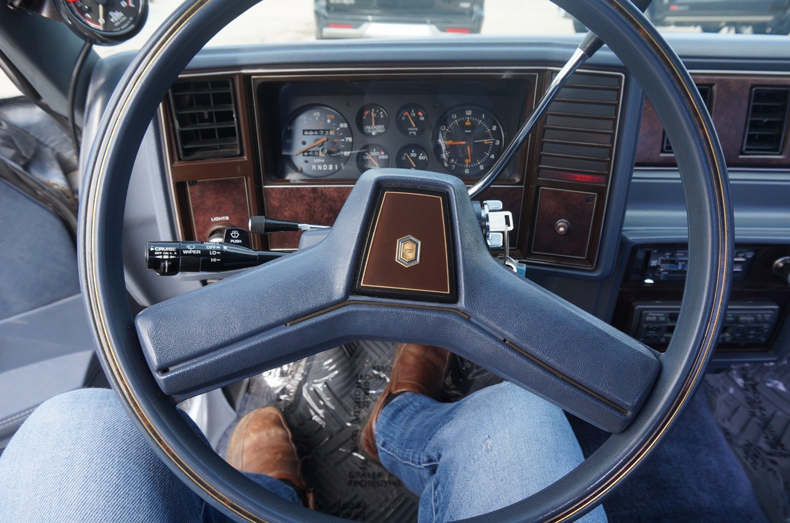 Chevrolet-El-Camino-1983-Standard-Cab-Pickup-12