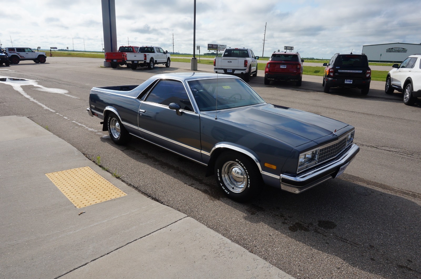 Chevrolet-El-Camino-1983-Standard-Cab-Pickup-9