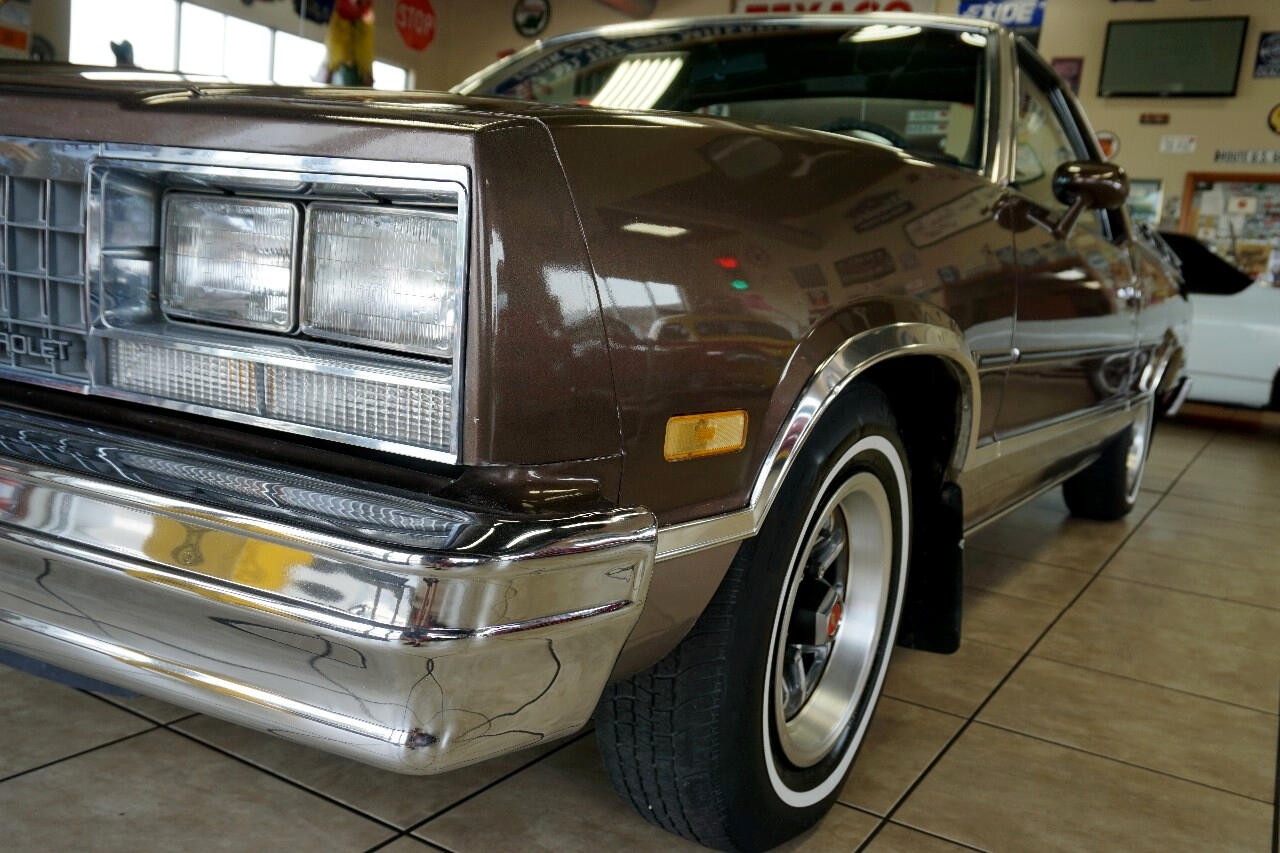 Chevrolet-El-Camino-1984-Classic-Car-15